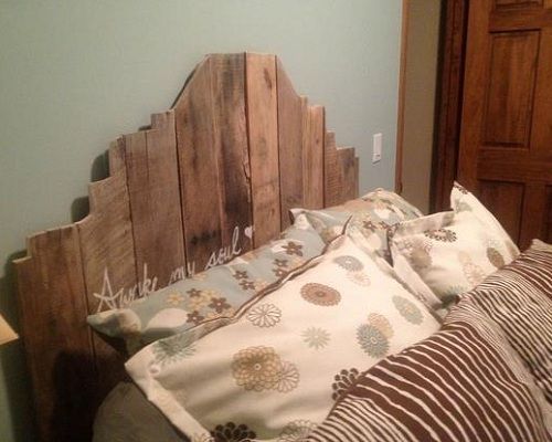 Cabecero recortado con pallets
