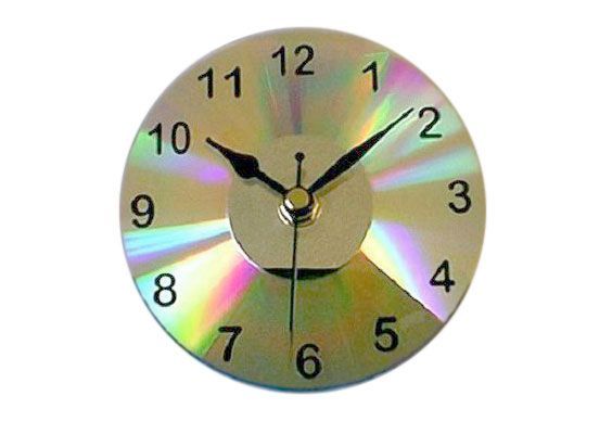 Reloj con CD reciclado