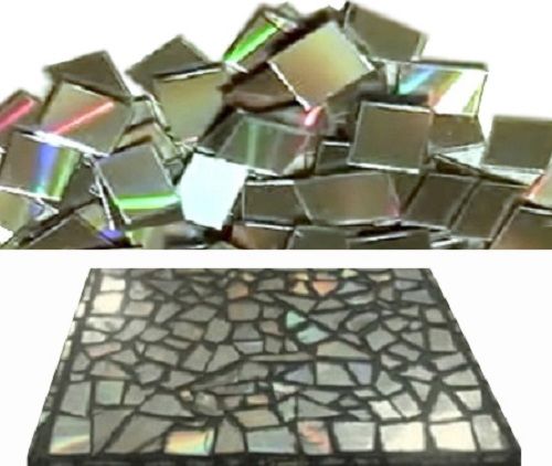 Collage con pedazos recortados de CDs