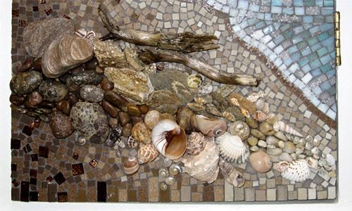 Detalle Mosaico con materiales reciclados