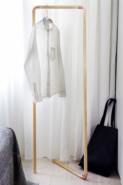 Perchero de madera y cobre DIY