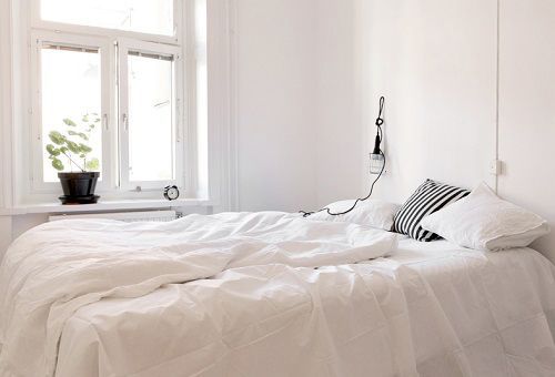 Dormitorio Total White, apartamento en Vasastan, Estocolmo
