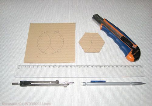 Salvamanteles de corcho, DIY. Dibujar y recortar la plantilla.