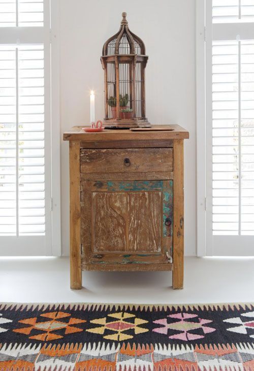 Decoración bohemia en Ede - Aparador y jaula de madera 